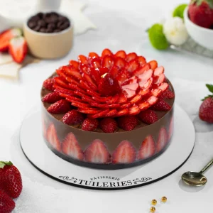 Tuileries Fraisier Gâteau (Belgian Chocolate) (Fresh Strawberry Cake) (1000-1100 grams)